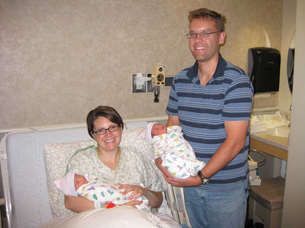 newborns-withparents1000x750